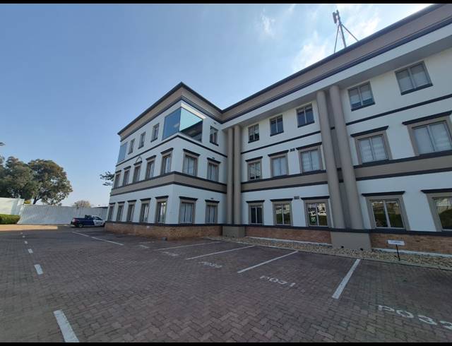 1,066M² OFFICE TO LET IN SANDTON CENTRAL